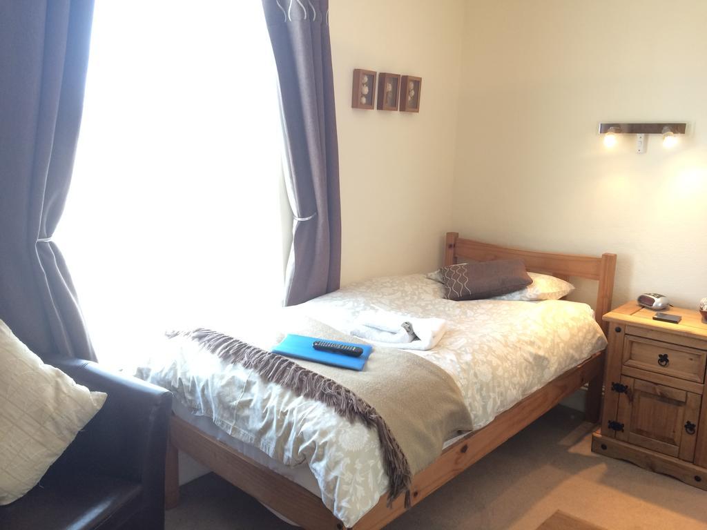 The Lodge Swindon Eksteriør bilde