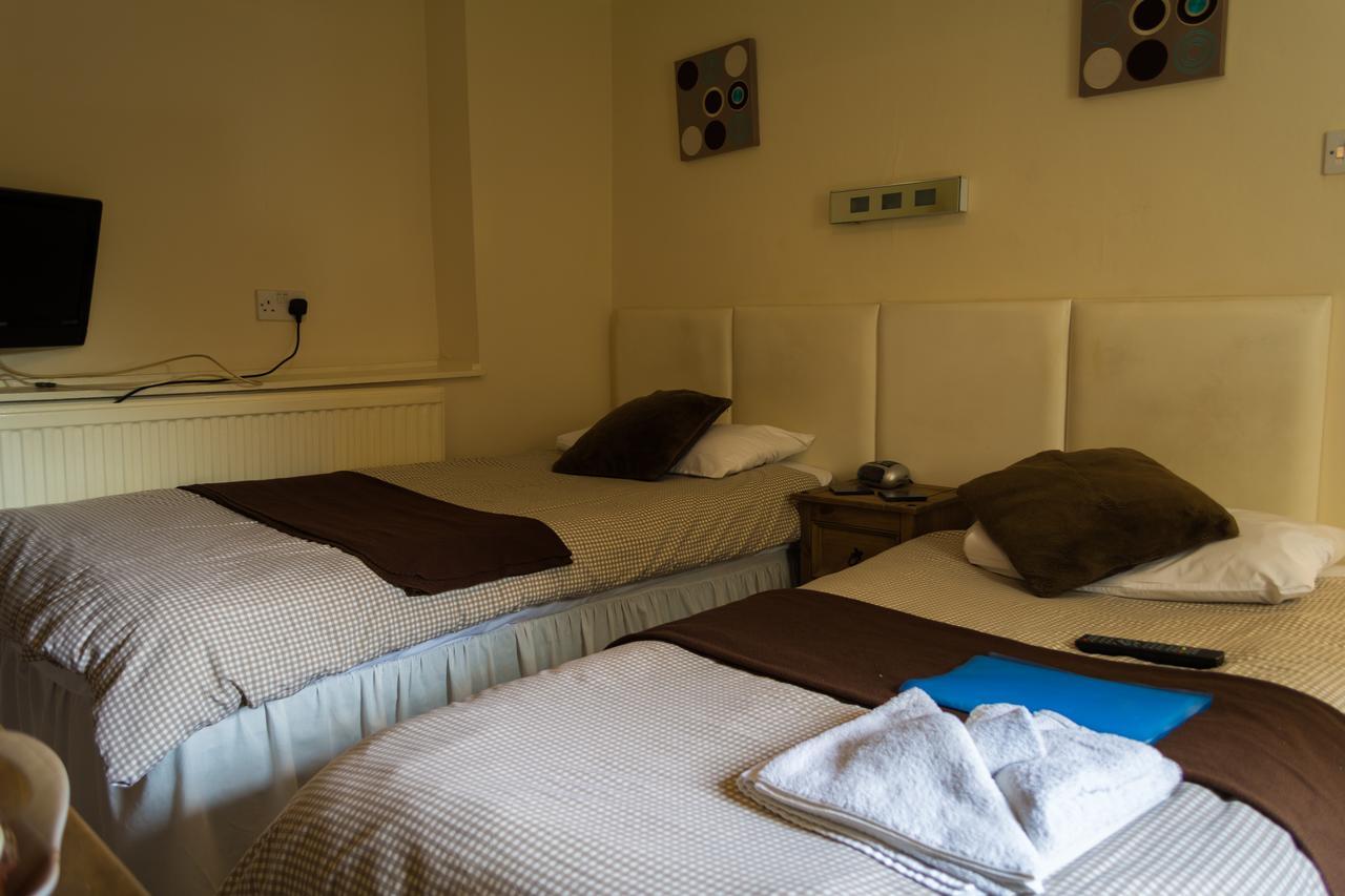The Lodge Swindon Eksteriør bilde