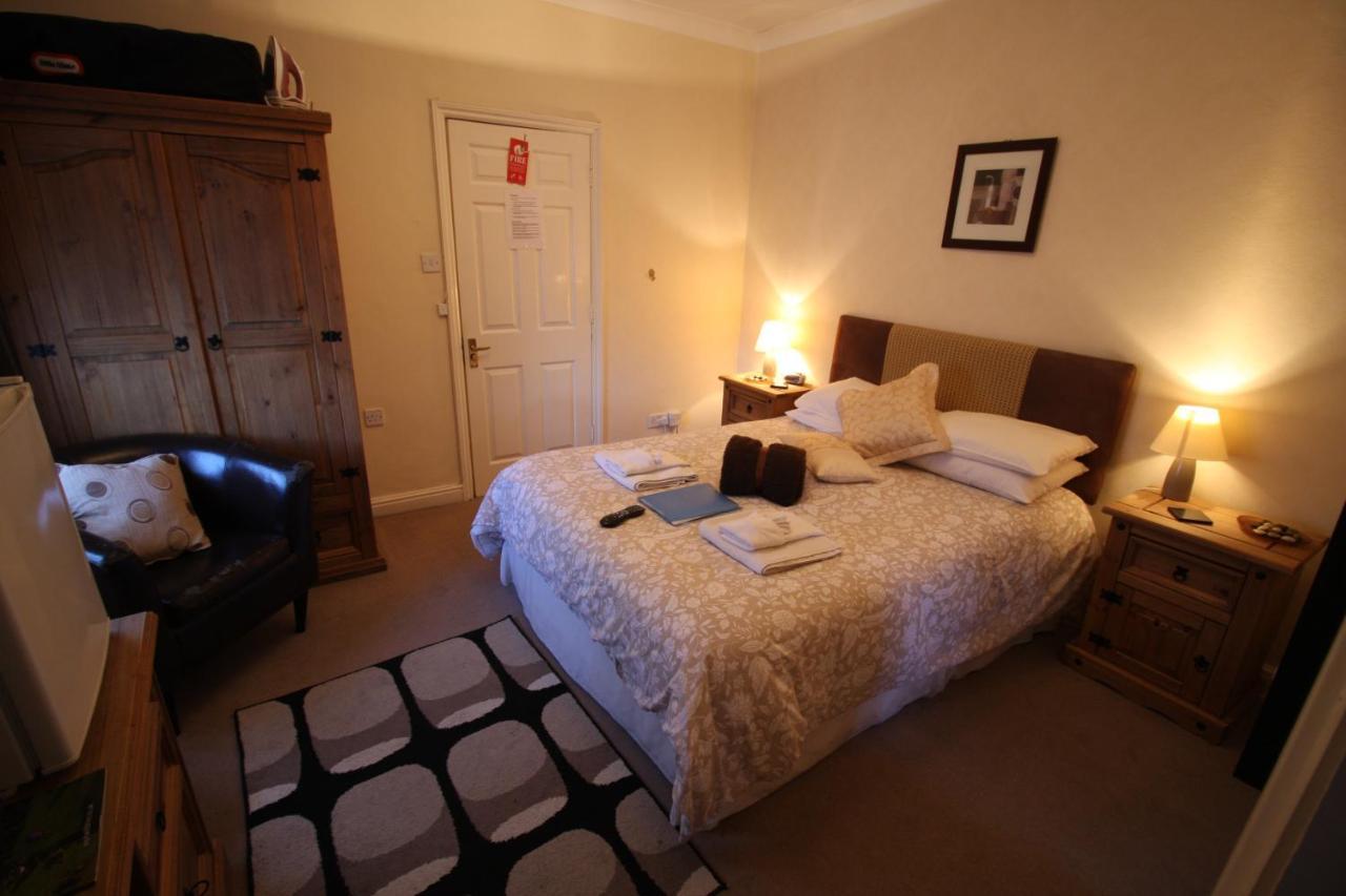 The Lodge Swindon Eksteriør bilde