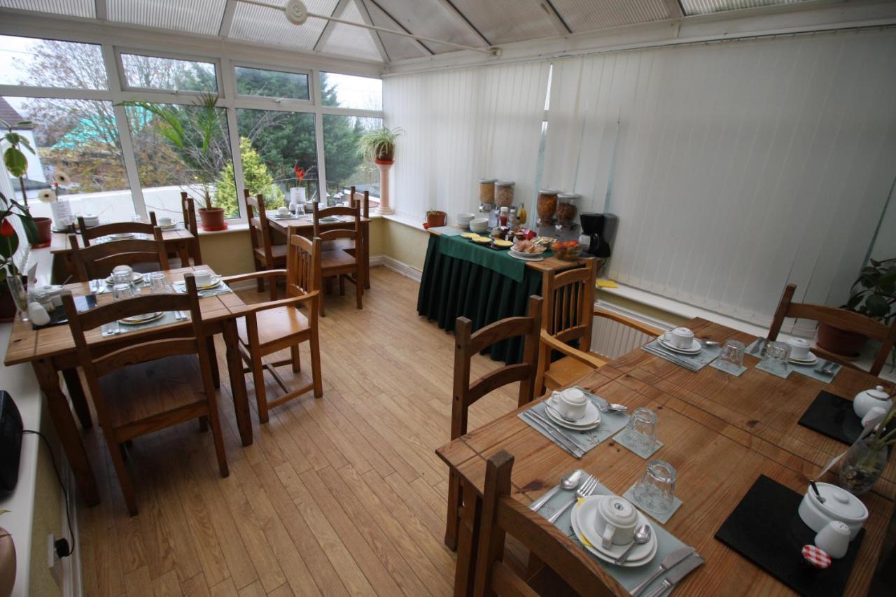 The Lodge Swindon Eksteriør bilde