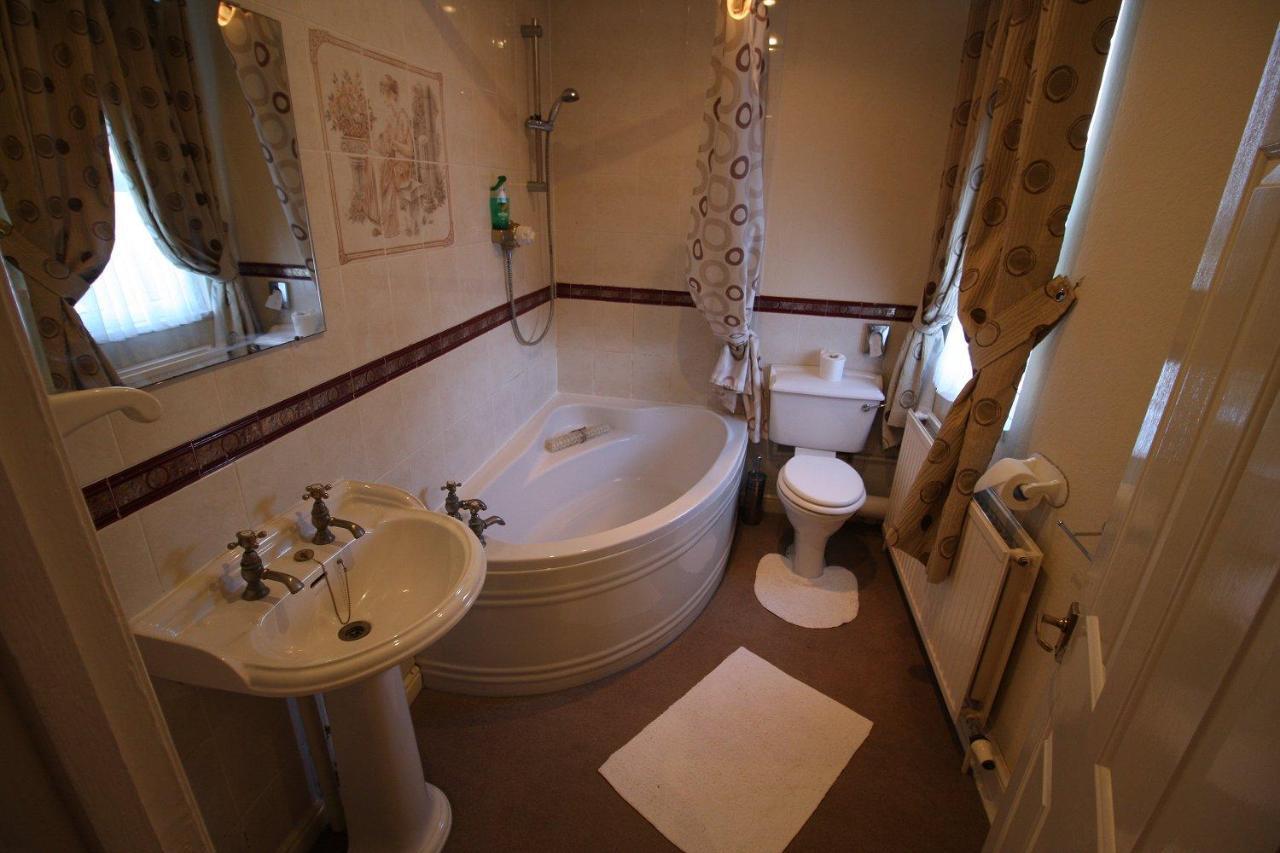The Lodge Swindon Eksteriør bilde